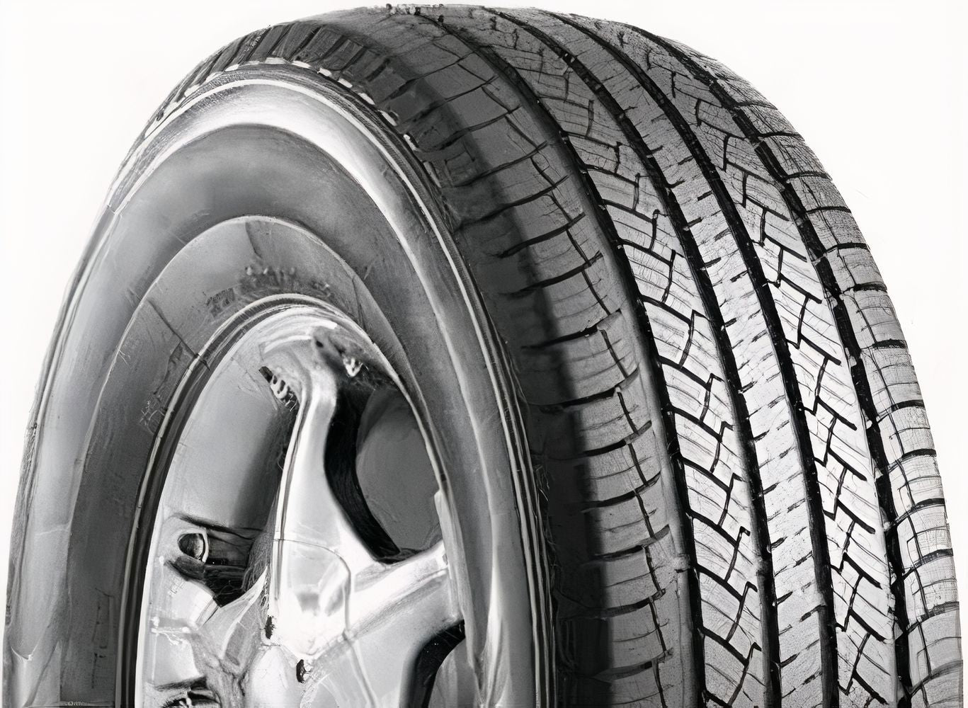 Americus Recon CUV 235/50R19