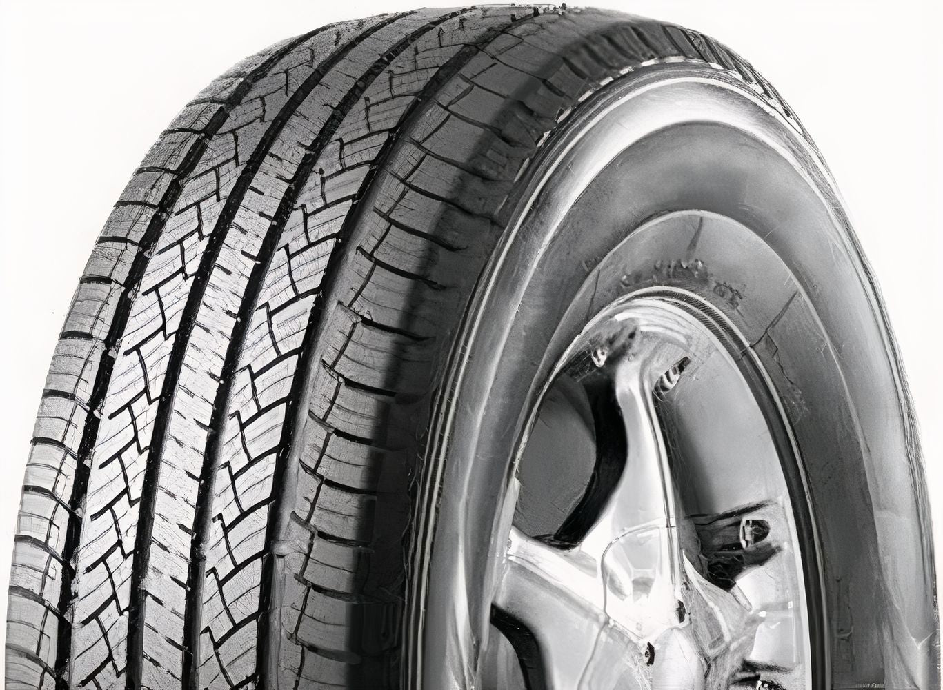 Americus Recon CUV 235/50R19