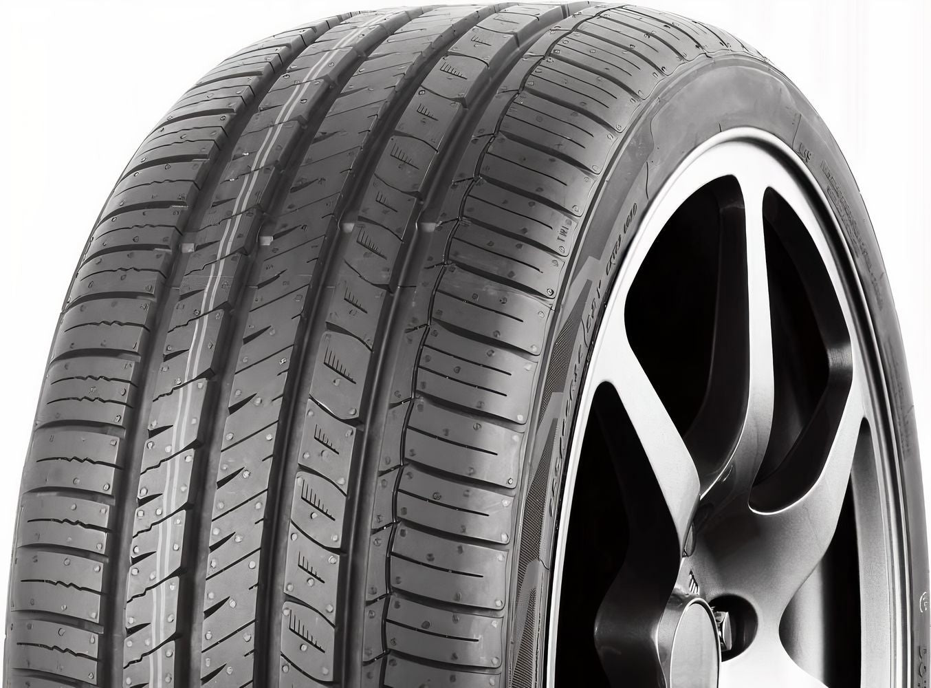 Hemisphere Aethon UHP II 225/50R17