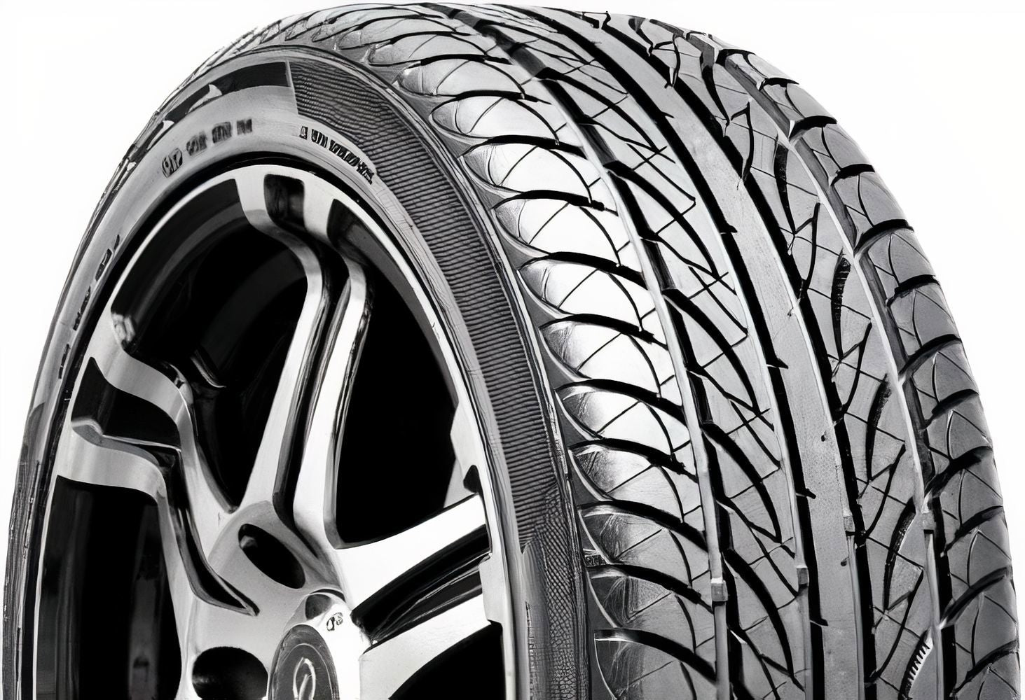 Summit Ultra Max HP 245/35R20