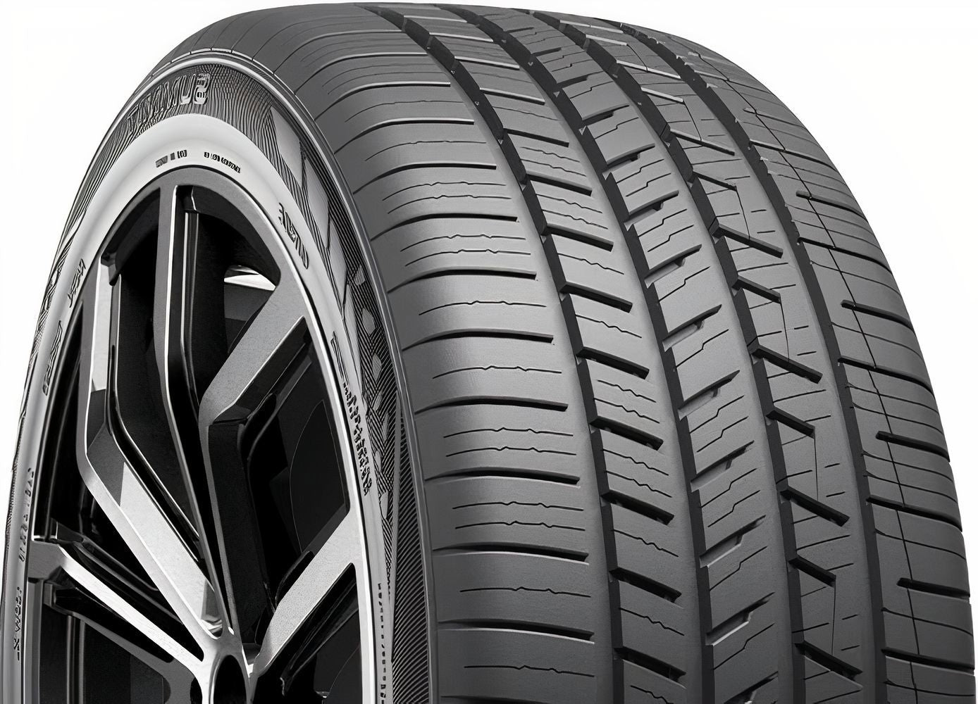Summit Ultramax UHP AS 245/35R19