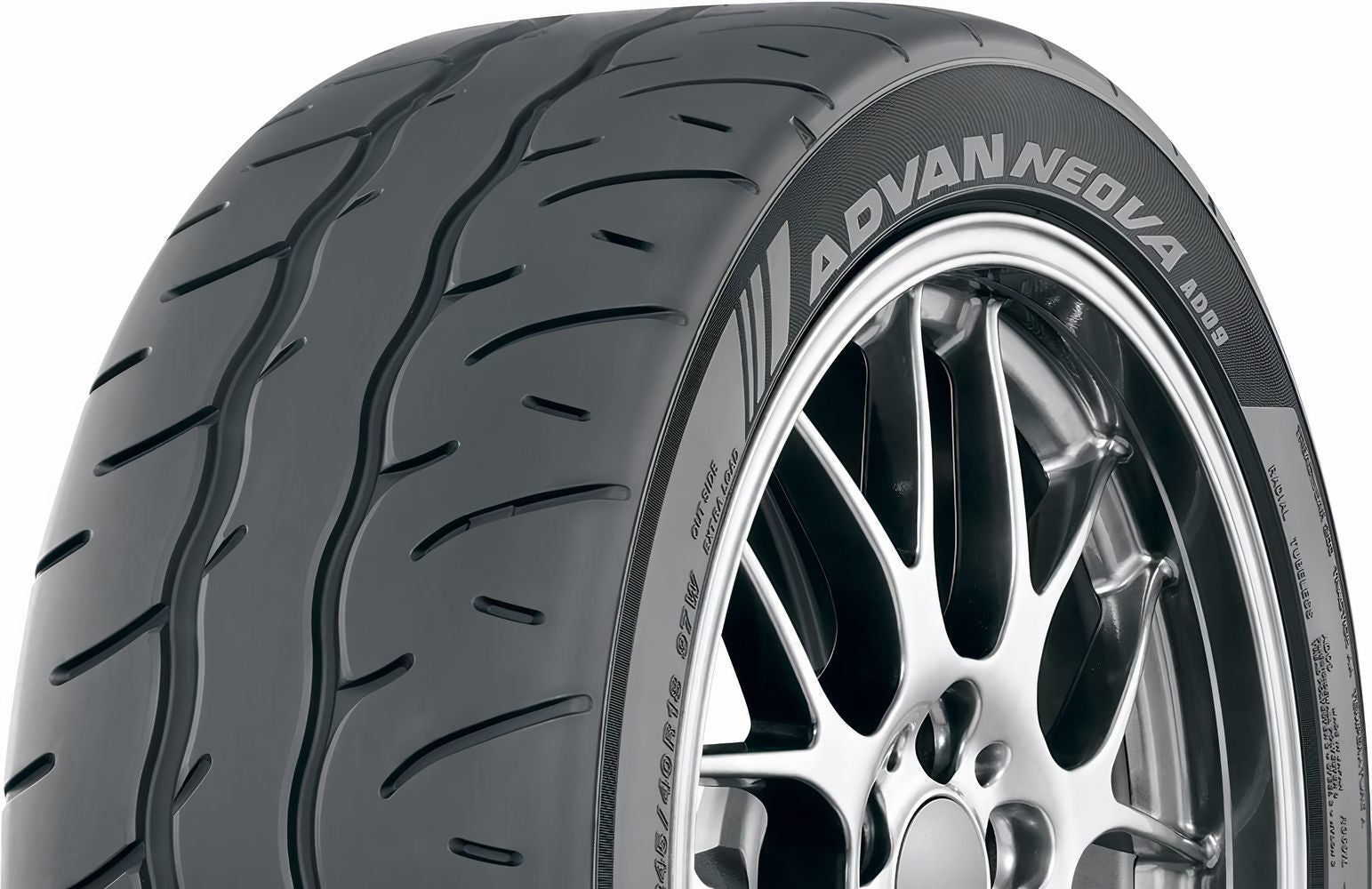 Yokohama Advan Neova AD09 225/45R18